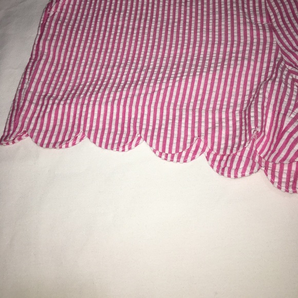 Crown & Ivy seersucker Scalloped Shorts - Picture 3 of 4